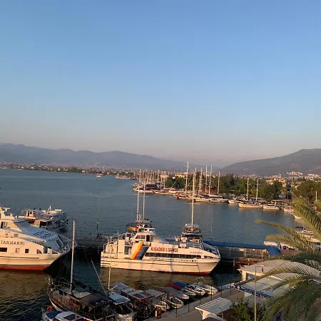 Exclusive Terrace At Marina 4*